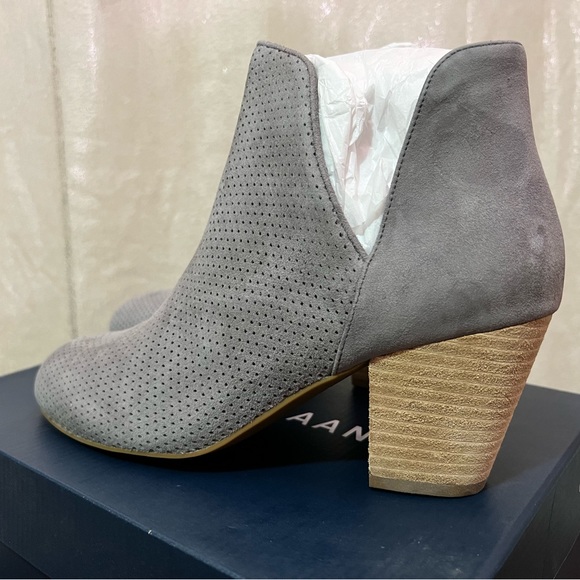 Cole Haan Ferd Bootie, New with Box in size 8.5 - Picture 4 of 10